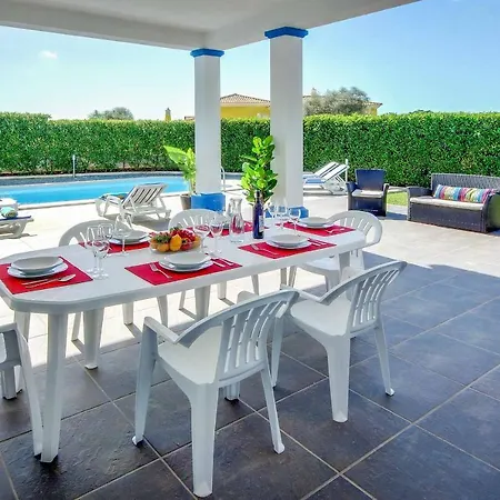 Villa Naomi